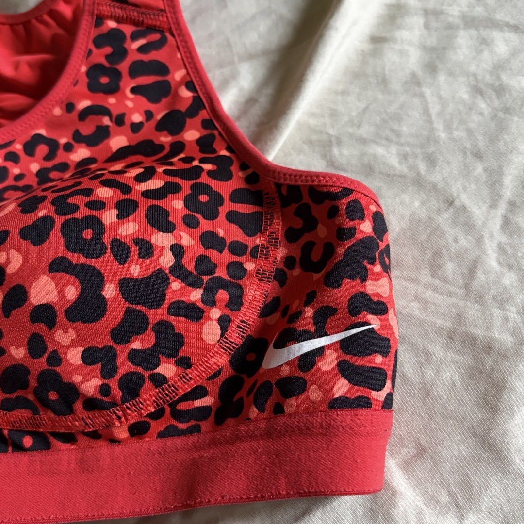 Nike Sportsbra (Category: Activewear) located in Tarlac. Submitted by 3fted (Listing ID 1426642003, Image 2). Description: nike medium on tag size in inches (laid flat measurement) -- bust: 13 in -- band: 11.5 in fix pads 10/ 10 condition -- very good condi! Color Rate: 10/10 Cloth Rate: 10/10 .