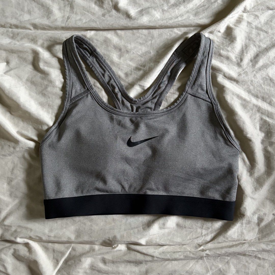 Nike Sportsbra (Category: Activewear) located in Tarlac. Submitted by 3fted (Listing ID 1426643218, Image 1). Description: nike medium on tag size in inches (laid flat measurement) -- bust: 13 in -- band: 11 in with pads and pad slot 9.5/ 10 condition -- very good condi! semi bacon pero di na halata pag suot since ma stretch na tela Color Rate: 10/10 Cloth Rate: 10/10.
