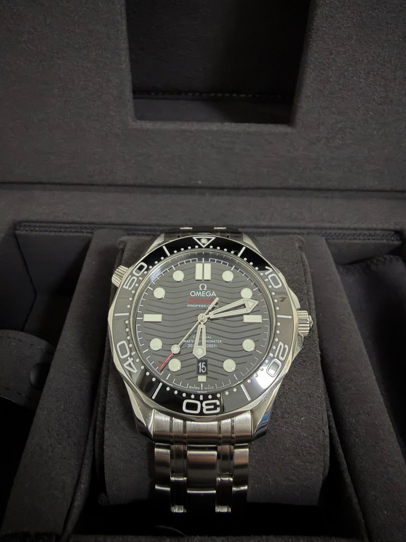 Omega Seamaster SMP300 Wave 42mm (Category: Luxury Watches) located in Quezon City. Submitted by rhyswatchmnl (Listing ID 1426673200, Image 1). Description: 42mm Black Year 2022 Full Set Condition 9.8/10 San Juan City/New Manila QC.
