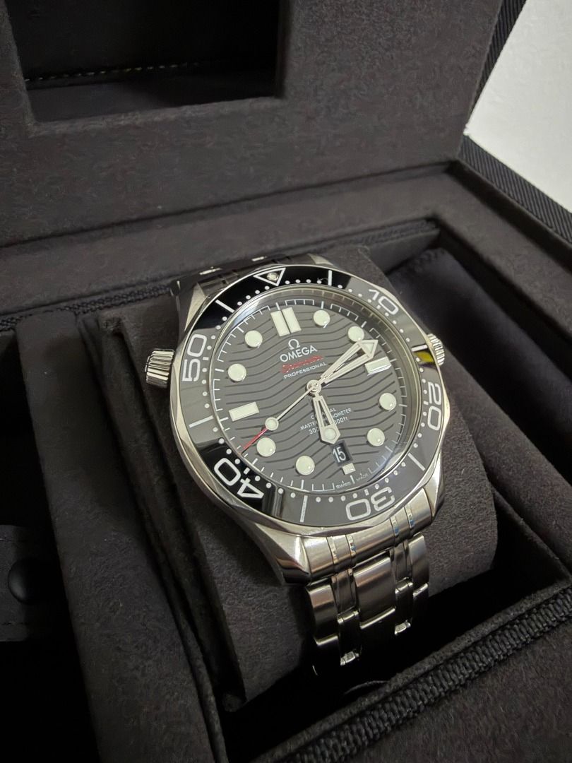 Omega Seamaster SMP300 Wave 42mm (Category: Luxury Watches) located in Quezon City. Submitted by rhyswatchmnl (Listing ID 1426673200, Image 2). Description: 42mm Black Year 2022 Full Set Condition 9.8/10 San Juan City/New Manila QC.
