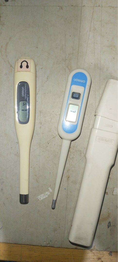 Omron Digital Thermometer (Category: Health Monitors & Weighing Scales) located in Santo Tomas. Submitted by retrotastic (Listing ID 1426729547, Image 1). Description: Take both for ₱350 authentic Omron thermometer. Working.
