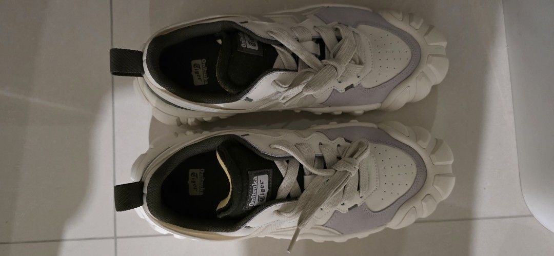 Onitsuka Tiger Dentigre LS Cream/Birch (Category: Sneakers) located in Singapore. Submitted by mylossyourgainnn (Listing ID 1426720359, Image 2). Description: Features a unique design with a comfortable fit. Size 11, as shown in the images. Perfect for casual wear or adding a statement to your outfit. Item has never been worn, only tried on at the shop and that's it. No funny smell for sure, please dm me if interested! Price negotiable for sincer