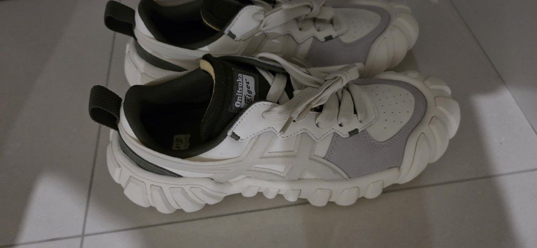 Onitsuka Tiger Dentigre LS Cream/Birch (Category: Sneakers) located in Singapore. Submitted by mylossyourgainnn (Listing ID 1426720359, Image 1). Description: Features a unique design with a comfortable fit. Size 11, as shown in the images. Perfect for casual wear or adding a statement to your outfit. Item has never been worn, only tried on at the shop and that's it. No funny smell for sure, please dm me if interested! Price negotiable for sincer