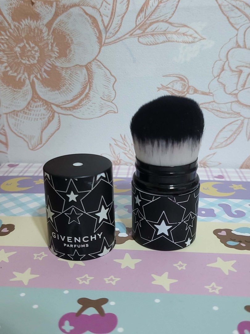 Original Givenchy Parfums Powder Brush (Mini) (Category: Makeup) located in Guiguinto. Submitted by octowbr (Listing ID 1426672148, Image 3). Description: .