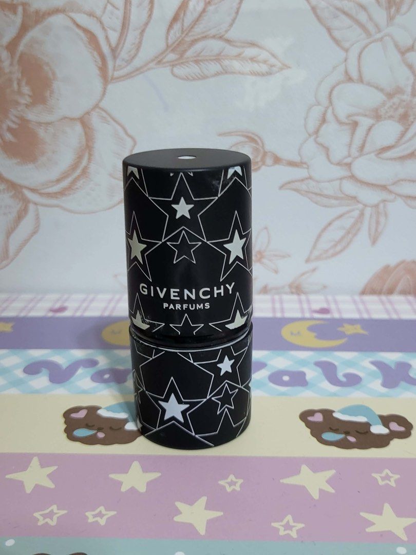 Original Givenchy Parfums Powder Brush (Mini) (Category: Makeup) located in Guiguinto. Submitted by octowbr (Listing ID 1426672148, Image 1). Description: .