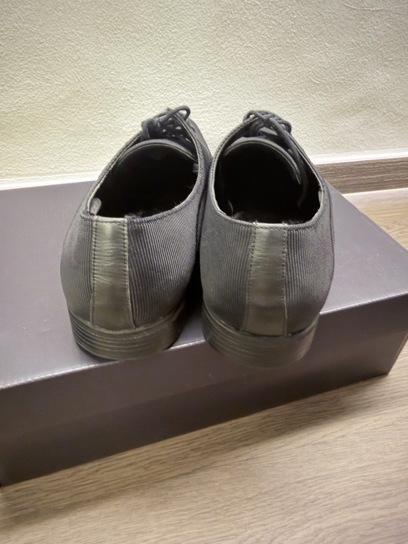 REDUCED PRICE DUE TO POOR CONDITION, deal only if keen. ⚡️LOWEST PRICE, FREE DELIVERY! 📦 ANTI-CAROUSELLPAY AS THEY LOST MY PARCEL, hence delivery will be via my own source. Not a scammer FTR. Pedro Black Dress Shoes - Size 43 (Category: Dress Shoes) located in Singapore. Submitted by lucastantl (Listing ID 1426764067, Image 2). Description: Stylish black dress shoes from Pedro. Size 43 (EU), US 10, UK 9. Features a textured design. Perfect for f