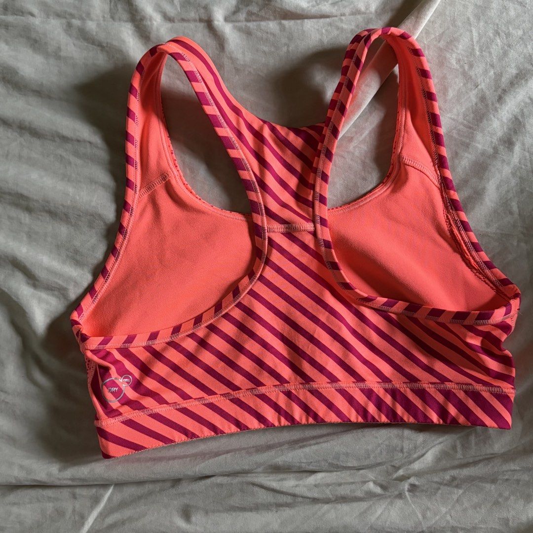 Puma Sportsbra (Category: Activewear) located in Tarlac. Submitted by 3fted (Listing ID 1426641765, Image 3). Description: puma small on tag size in inches (laid flat measurement) -- bust: 13 in -- band: 11.5 in with pad slot, no pads 9.5/ 10 condition -- very good condi! compression type. issue: since double lining ginupit para magkaron ng pad slot Color Rate: 10/10 Cloth Rate: 10/10.