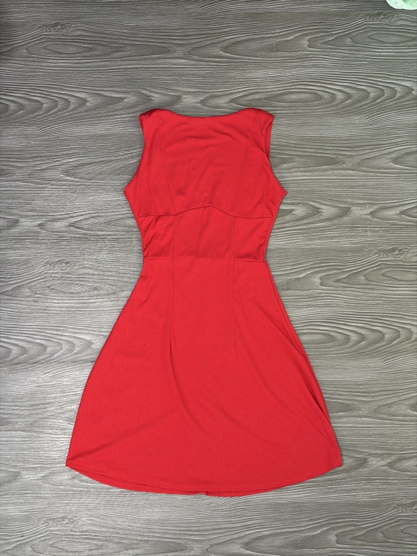 Red Sleeveless Dress (Category: Dresses) located in Caloocan City. Submitted by justczy (Listing ID 1426628724, Image 1). Description: Casual outfit Fit to S-M .