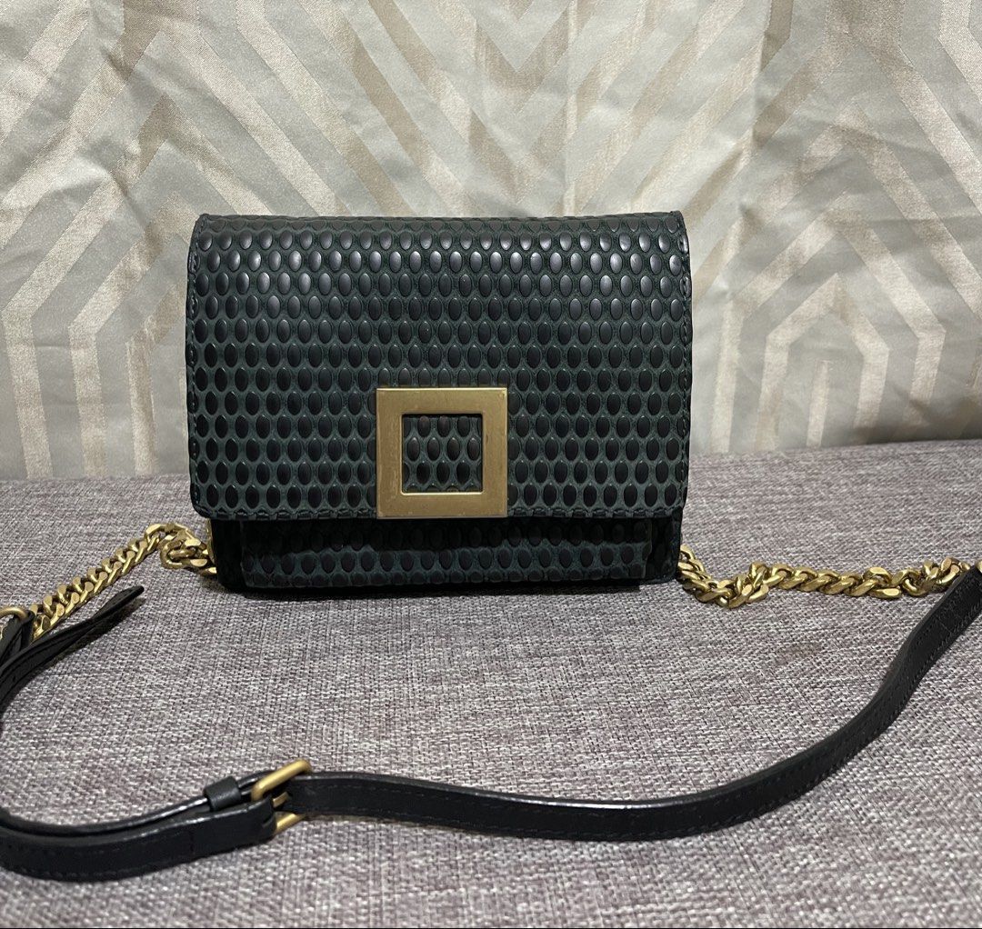 ROUGE & LOUNGE crossbody Bag (Category: Luxury Bags & Wallets) located in Davao. Submitted by hiedelle1120 (Listing ID 1426670394, Image 1). Description: 📍Small size and detachable sling 📍still pretty in actual 🔥Kindly see photos for bag details. Not so perfect but still gwapa pa. .