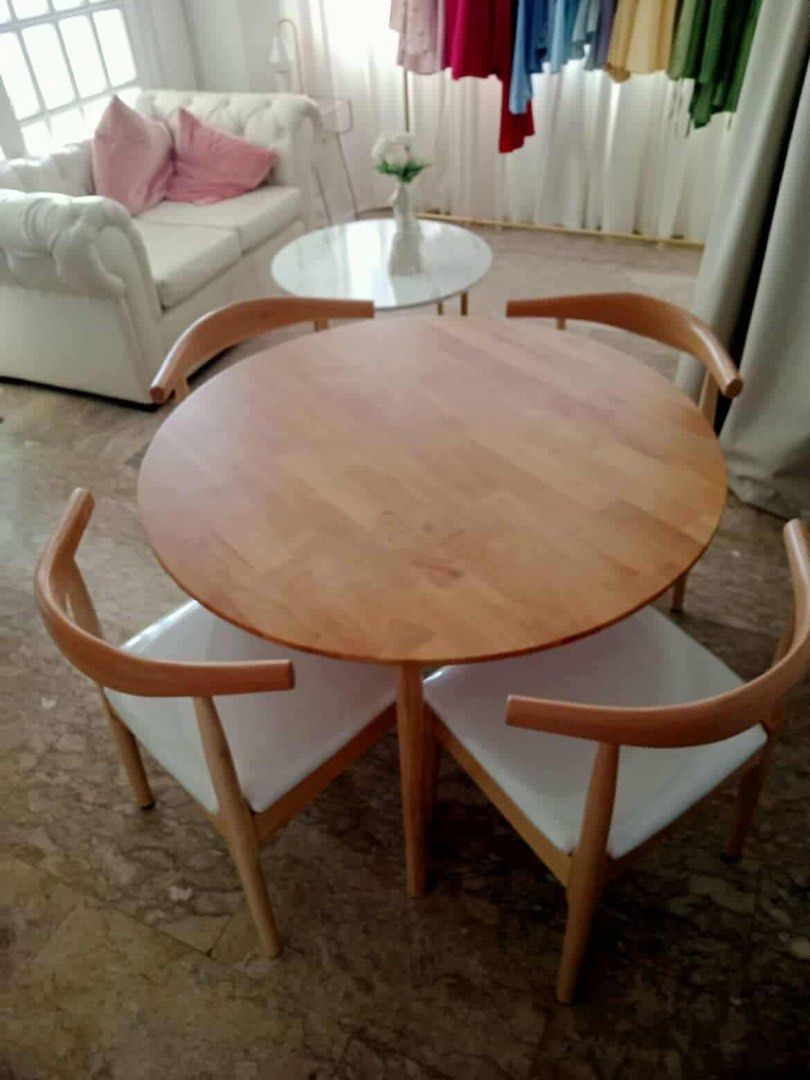 Round Dining Table (Category: Tables & Sets) located in Quezon City. Submitted by furniturefinds888 (Listing ID 1426666270, Image 3). Description: .
