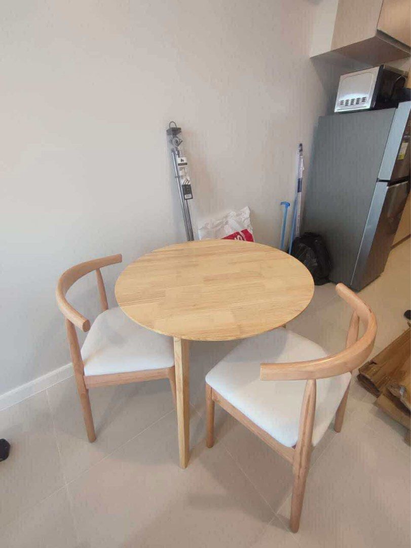 Round Dining Table (Category: Tables & Sets) located in Quezon City. Submitted by furniturefinds888 (Listing ID 1426666270, Image 2). Description: .