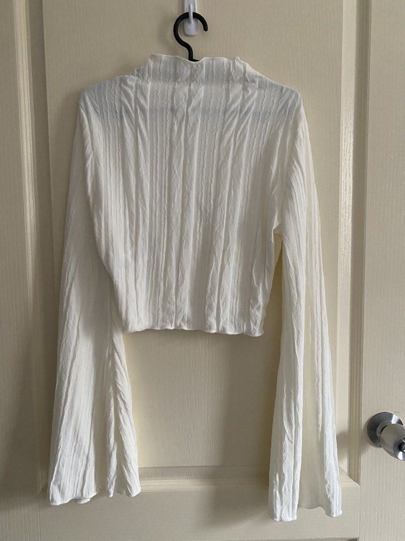 Shein White Long Sleeve Top (Category: Longsleeves) located in Aurora. Submitted by decluttersbymar (Listing ID 1426613725, Image 1). Description: BUY ANY 2 for 450 FREE SHIPPING Accept GoTyme or GCash Payment Only.