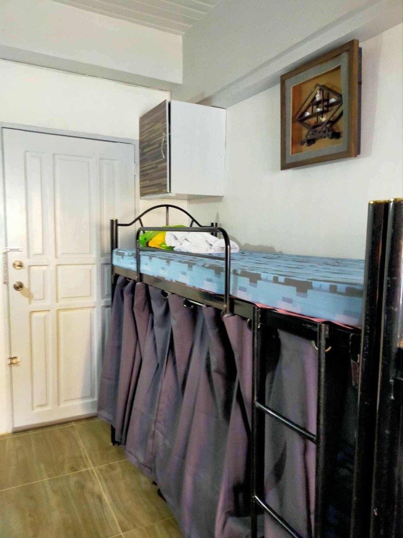 Studio w/ Passive Income (Category: Announcements) located in Taguig. Submitted by tiny_trends (Listing ID 1426632802, Image 1). Description: Fire sale: Studio unit with bed space in makati renovated tiled flooring, sliding windows 17.18sqm furnished all furnitures included. 1.9M net cash includes transfer of title. With brand new elevator by march 2026 Possible income: P31,000/ month Zonal value is 95K/ sqm.
