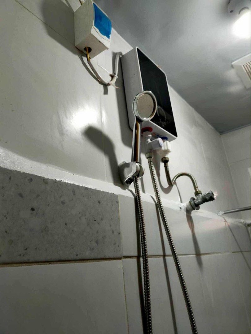 Studio w/ Passive Income (Category: Announcements) located in Taguig. Submitted by tiny_trends (Listing ID 1426632802, Image 2). Description: Fire sale: Studio unit with bed space in makati renovated tiled flooring, sliding windows 17.18sqm furnished all furnitures included. 1.9M net cash includes transfer of title. With brand new elevator by march 2026 Possible income: P31,000/ month Zonal value is 95K/ sqm.