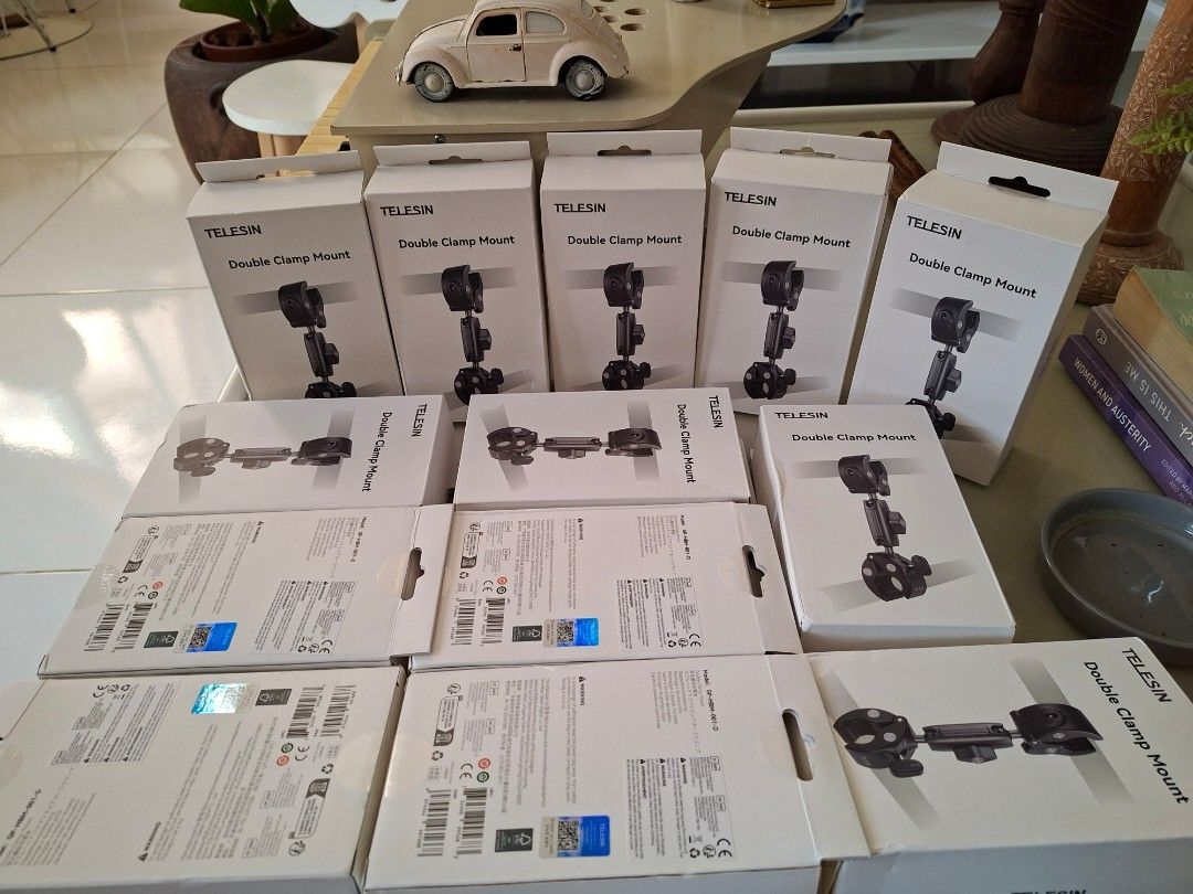 TELESIN Double Clamp Mount (Category: Mounts & Holders) located in San Mateo. Submitted by macoi1988 (Listing ID 1426776331, Image 3). Description: brandnew sealed telesin double clamp 800pesos per piece..