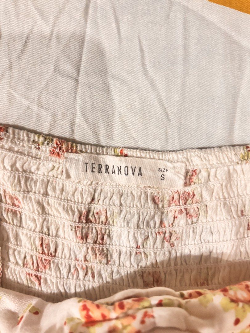 Teranova Floral Puff Sleeve Top (Category: Blouses) located in Manila. Submitted by mscyaa.declutter (Listing ID 1426747244, Image 2). Description: cropped length peplum style cotton fabric .