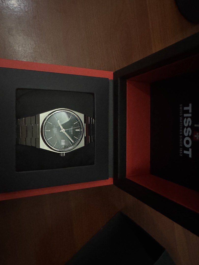 Tissot PRX Powermatic 80 Green Dial (Category: Luxury Watches) located in Makati City. Submitted by karlmacalisang (Listing ID 1426742937, Image 3). Description: Tissot PRX Powermatic 80 Green Dial Bought last April 2025 RS: Not using anymore.