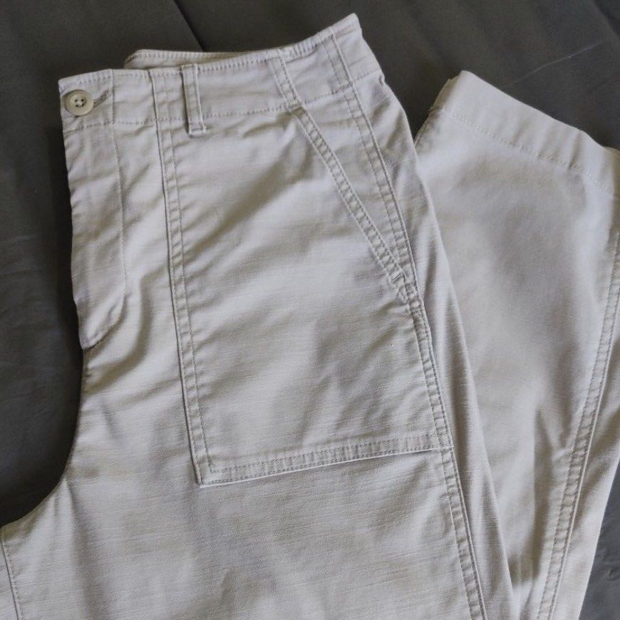 UNIQLO Baker Pants (Category: Jeans) located in Manila. Submitted by ffranchesca (Listing ID 1426670608, Image 1). Description: 67 Beige.