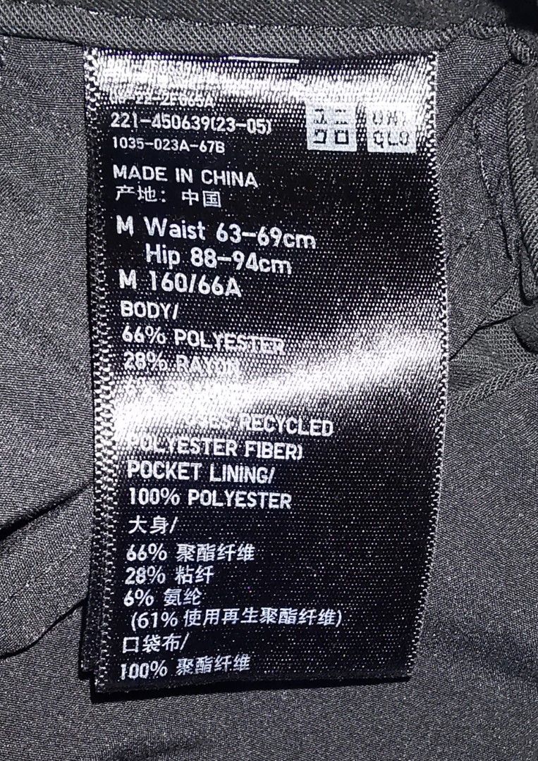 Uniqlo wide Pleated Pants (Category: Other Bottoms) located in Caloocan City. Submitted by jpcnslcn (Listing ID 1426786968, Image 3). Description: Black pleated pants from Uniqlo. Made in China. Size M, with a waist of 63-69cm and hips of 88-94cm. The material is 66% polyester and 28% rayon. Features a classic design with a straight leg cut. Perfect for a smart casual look..