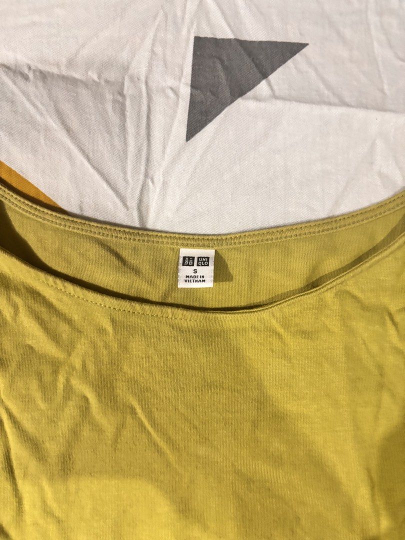 Uniqlo Puff Sleeve Top (Category: Blouses) located in Manila. Submitted by mscyaa.declutter (Listing ID 1426747611, Image 2). Description: Apple green top with puff sleeves. Features a round neckline. Made in Vietnam. Small. Cotton fabric.A versatile piece that can be dressed up or down..