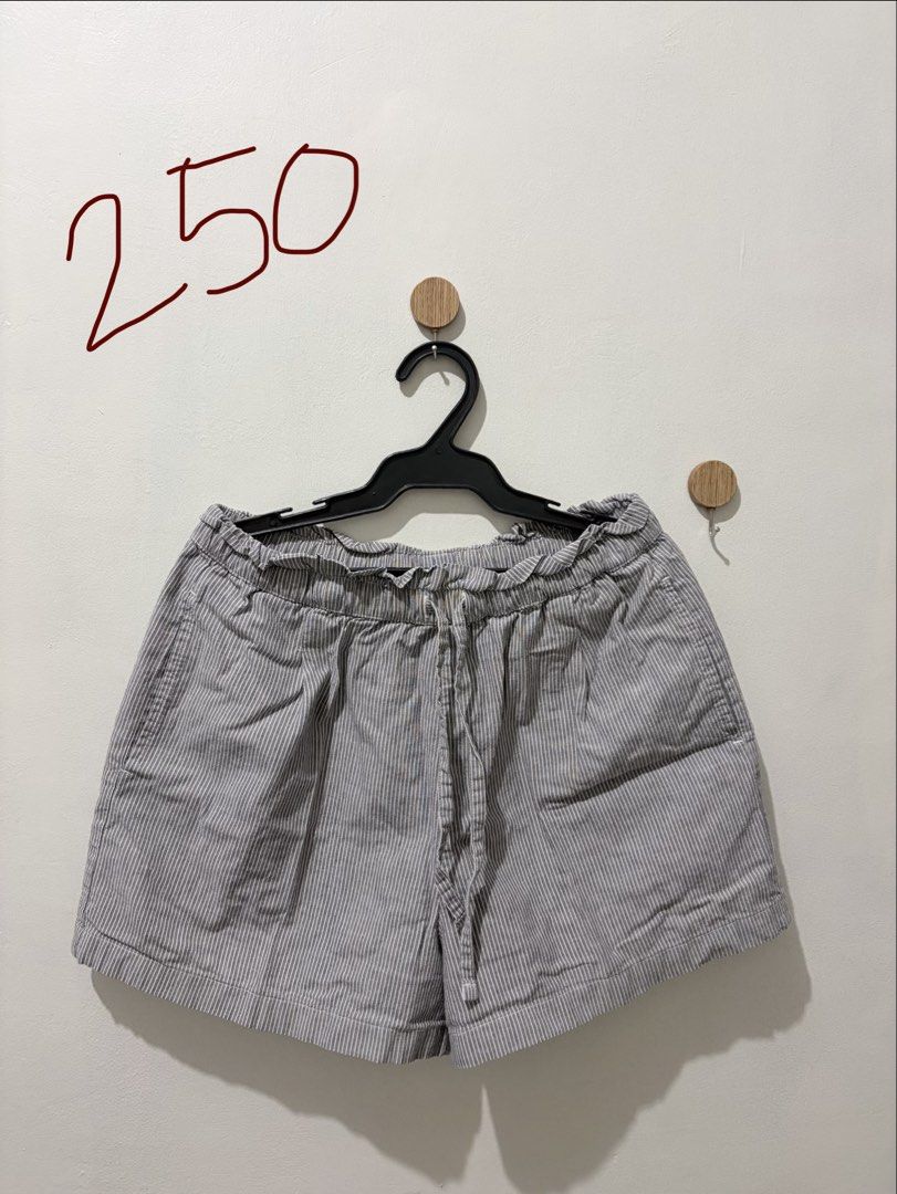 Uniqlo Striped Shorts - Size S (Category: Shorts) located in Quezon City. Submitted by rodj05 (Listing ID 1426774294, Image 1). Description: .