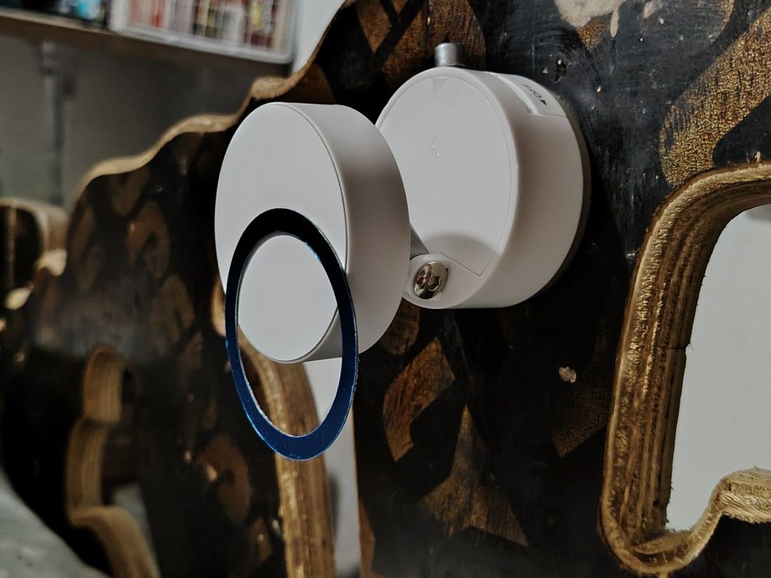 Vacuum Suction Phone Holder (Category: Mounts & Holders) located in Bulacan. Submitted by JJOSEPHA (Listing ID 1426766037, Image 2). Description: Phone holder features an innovative design with toggle adsorption. It uses vacuum suction to securely hold your phone. The holder is white and comes with a box..