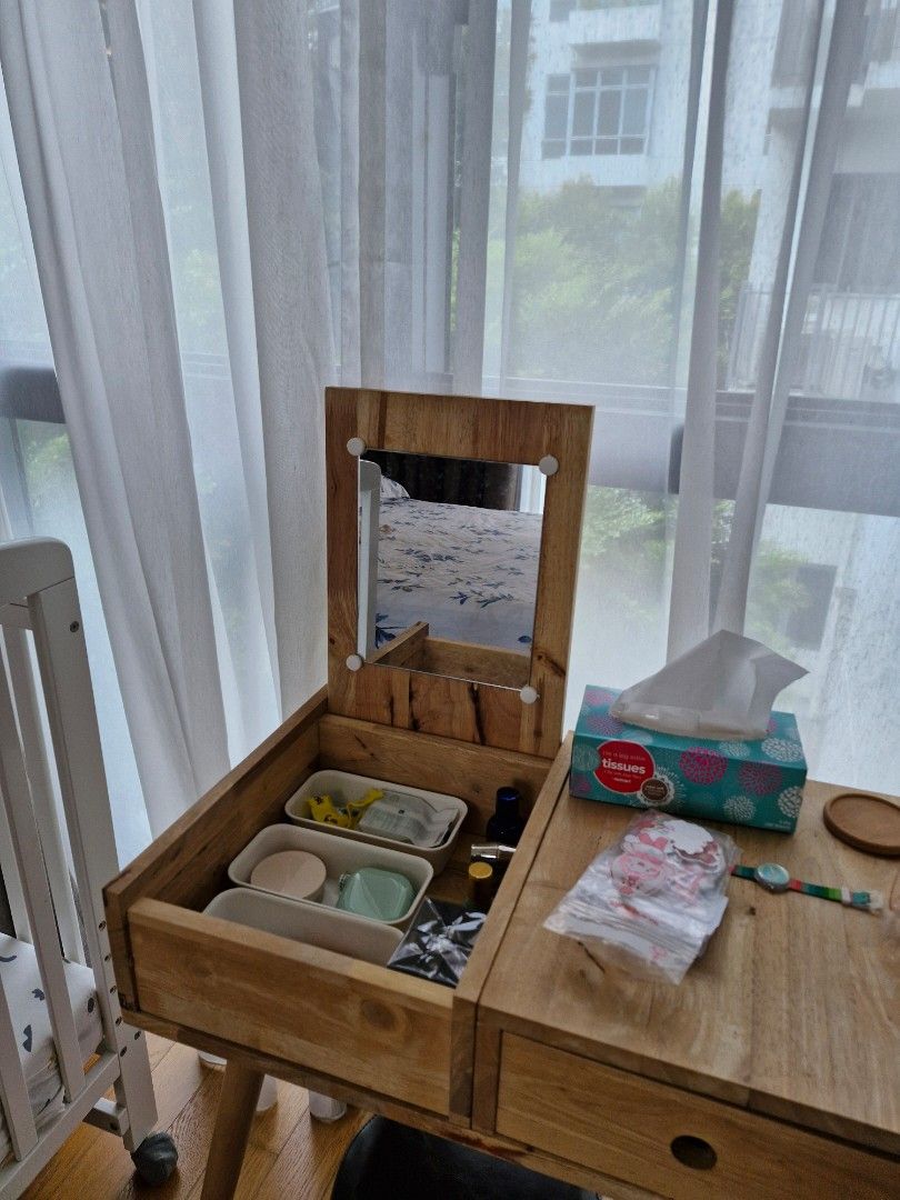 Vanity Table (Category: Tables & Sets) located in Singapore. Submitted by hellothere150 (Listing ID 1426677490, Image 2). Description: - Height 70cm - Length 75cm - Width 40cm.