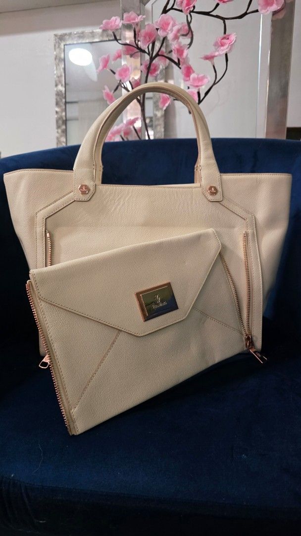 Vera Wang Ivory Tote Bag with Shoulder Strap (Category: Tote Bags) located in Dasmarinas. Submitted by m3lbern9s (Listing ID 1426729674, Image 3). Description: Cream-colored Vera Wang leather tote bag featuring elegant rose gold hardware and a detachable envelope-style front pocket — a chic and functional design that adds a touch of sophistication to any look. ✨👜.