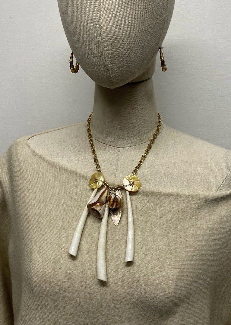 Vintage Shell and Bone Statement Necklace (Category: Necklaces) located in Iloilo. Submitted by randomoddling (Listing ID 1426756135, Image 2). Description: 18” drop Non-tarnish.