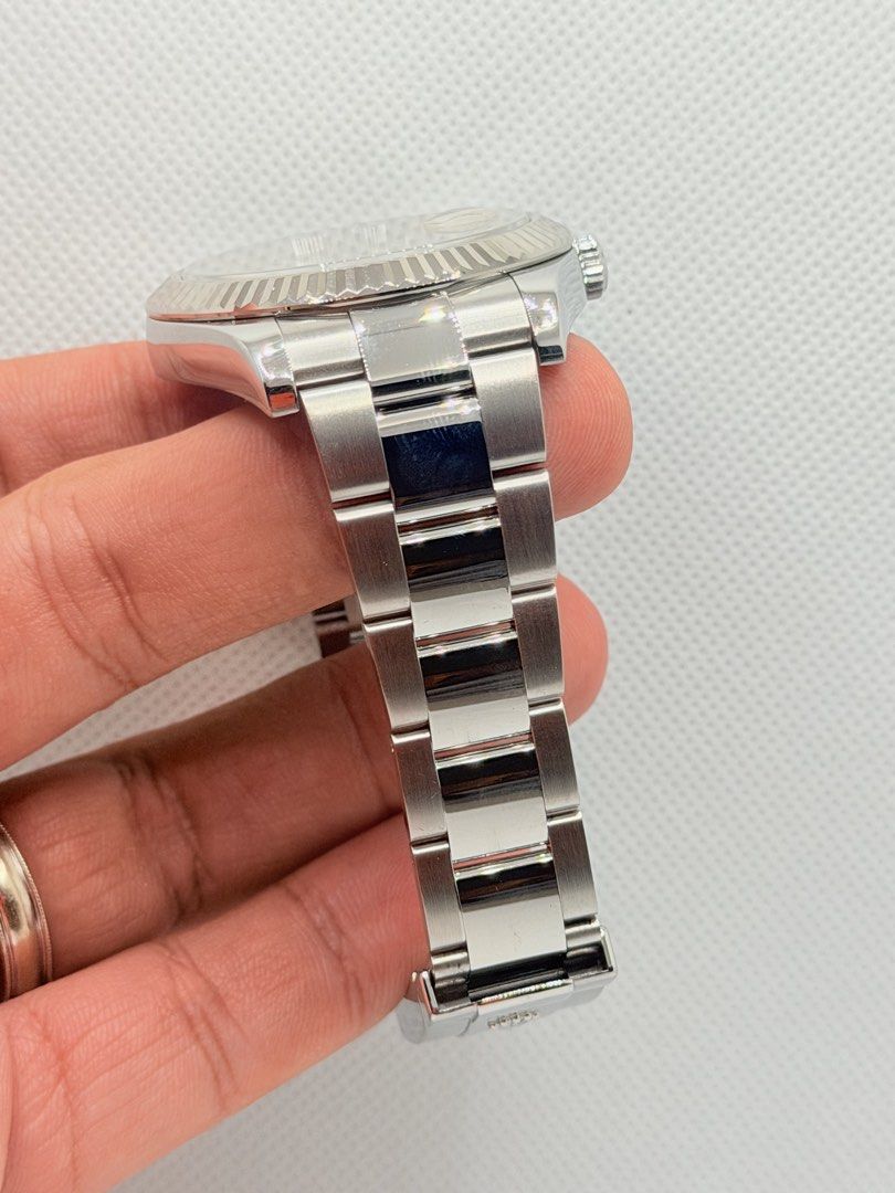 [WATCH ONLY] Pre Owned Rolex 116334 Datejust 41 Silver 10 Points Diamonds Oyster Bracelet (Category: Watches) located in Singapore. Submitted by worthytime (Listing ID 1426786355, Image 2). Description: 🫵Join my Tele-gram channel for latest updates: http://worthytime.biz/tele ➡️Rolex 116334 Datejust 41 Silver 10 Points Diamonds Oyster Bracelet ➡️Very Mint Condition (1 Year In-House Warranty) ➡️Watch Only (Links As Per Pictures Listed) ✅Trade Up/