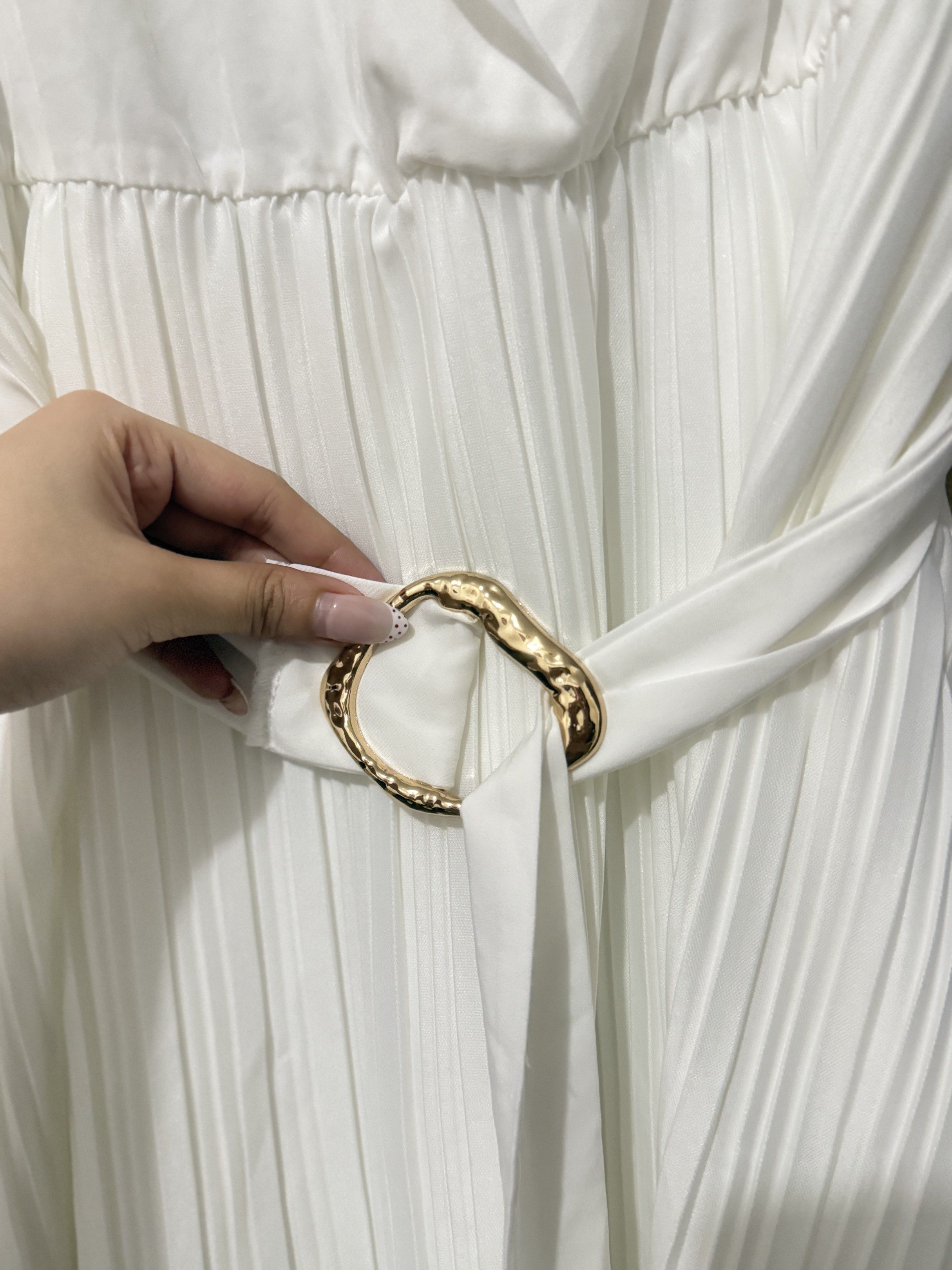 White Pleated Dress with Belt (Category: Dresses) located in Cebu City. Submitted by xishy (Listing ID 1426649078, Image 1). Description: Elegant white dress featuring a pleated skirt and a collared neckline. It has short sleeves and a belt with a gold-colored buckle to cinch the waist. The dress has a button-down front and a flattering silhouette. Perfect for a variety of occasions..