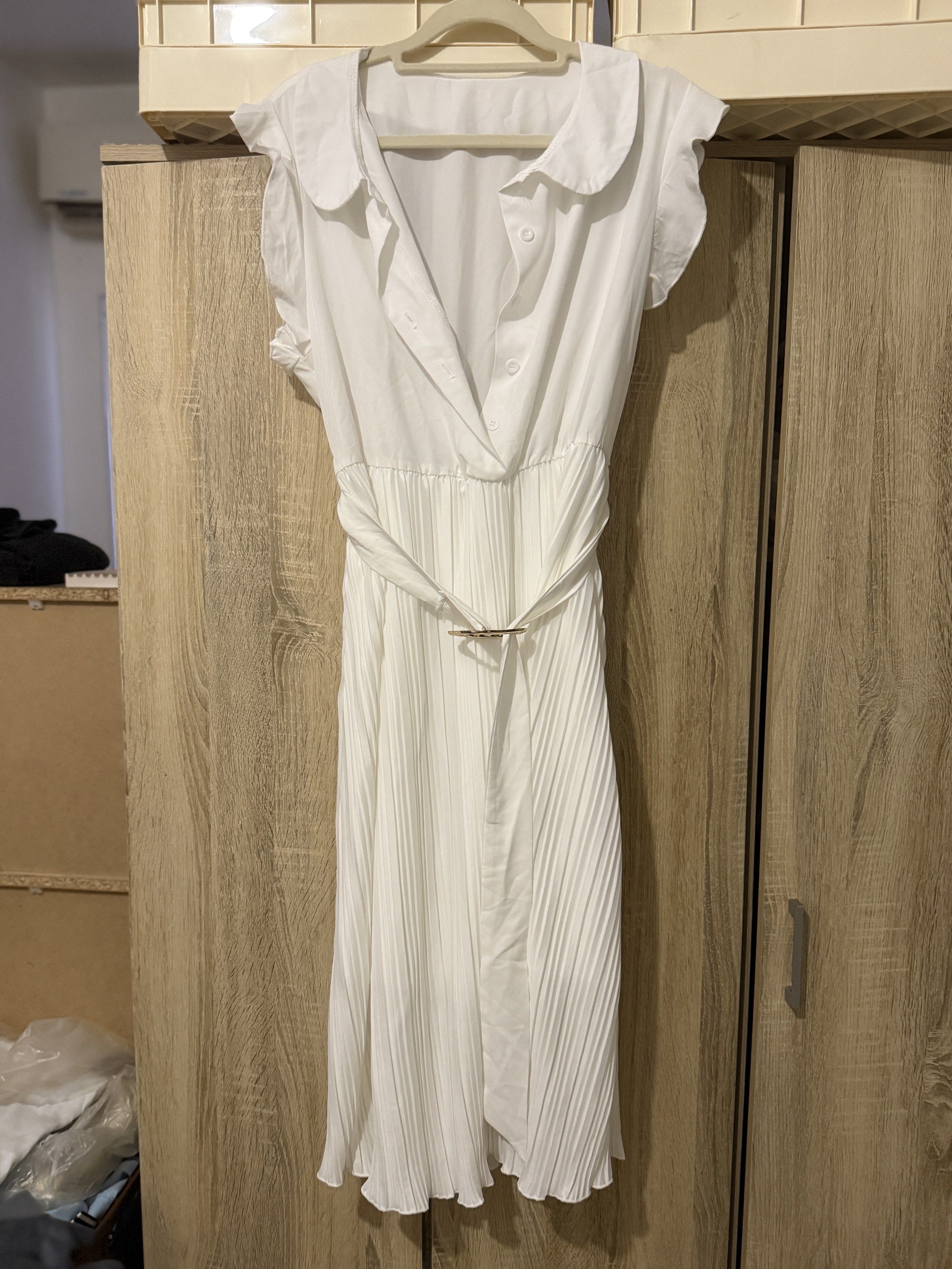 White Pleated Dress with Belt (Category: Dresses) located in Cebu City. Submitted by xishy (Listing ID 1426649078, Image 3). Description: Elegant white dress featuring a pleated skirt and a collared neckline. It has short sleeves and a belt with a gold-colored buckle to cinch the waist. The dress has a button-down front and a flattering silhouette. Perfect for a variety of occasions..