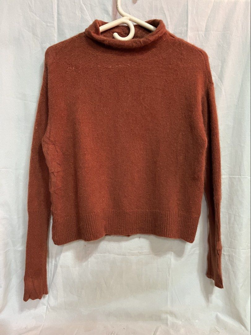 Wilfred Small 100% Cashmere Turtleneck Sweater (Category: Others Tops) located in Baguio. Submitted by sweetlings (Listing ID 1419078560, Image 2). Description: Length: 20.5" Pit to pit: 20" Sobrang lambot, minimal lint MOP: GCASH SHIPS VIA J&T 📍BAGUIO CITY.
