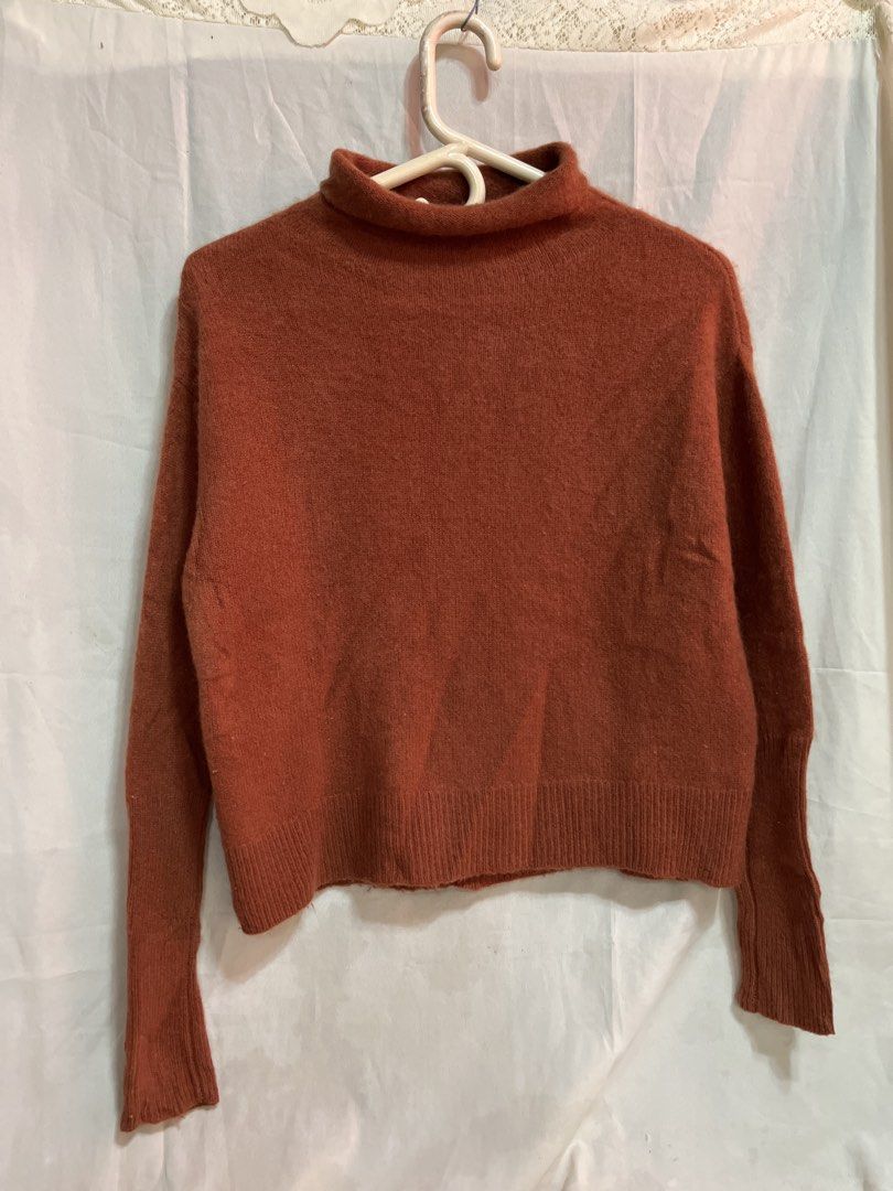 Wilfred Small 100% Cashmere Turtleneck Sweater (Category: Others Tops) located in Baguio. Submitted by sweetlings (Listing ID 1419078560, Image 1). Description: Length: 20.5" Pit to pit: 20" Sobrang lambot, minimal lint MOP: GCASH SHIPS VIA J&T 📍BAGUIO CITY.