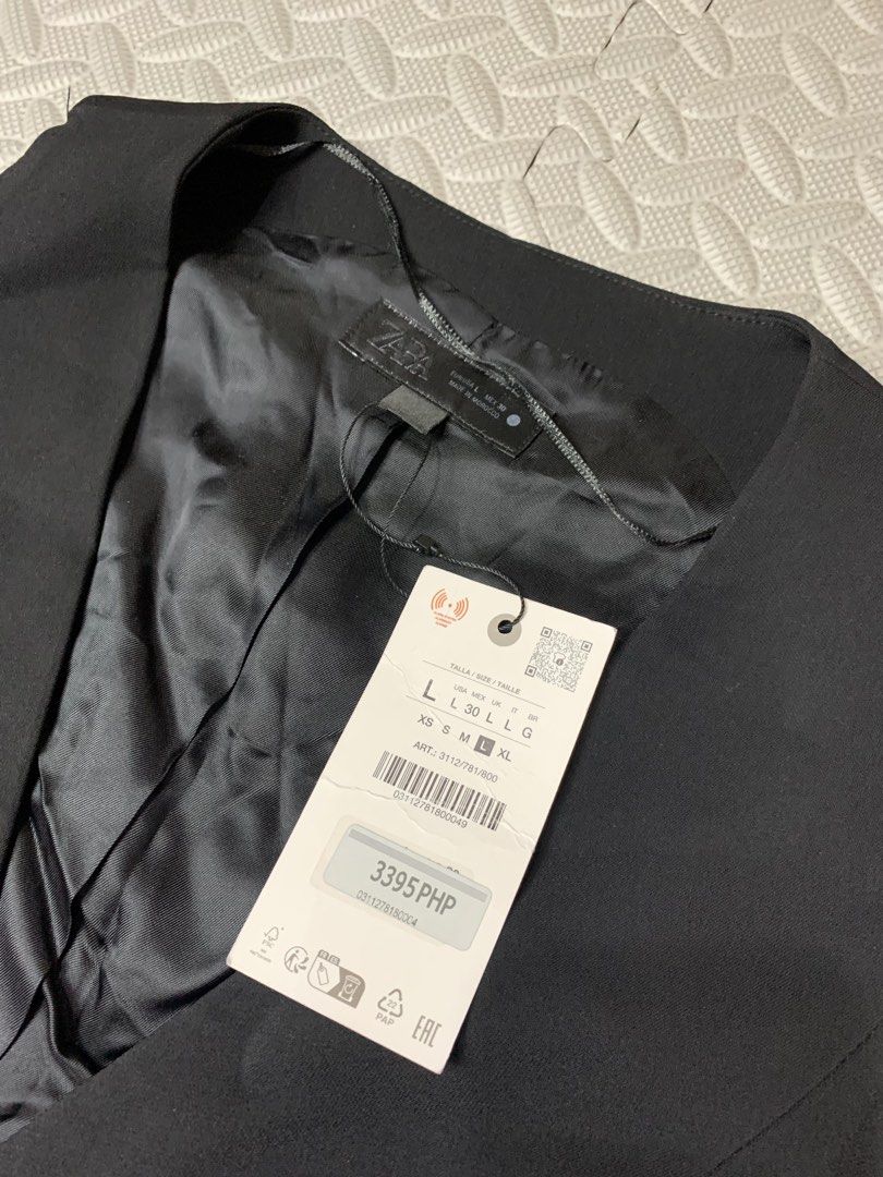 Zara Black Vest - Size L (Category: Sleeveless) located in Pasay City. Submitted by ella8922 (Listing ID 1426757194, Image 2). Description: - Zara black vest - Size L - Brand new with tags - Classic design - Versatile black color - Perfect for layering.