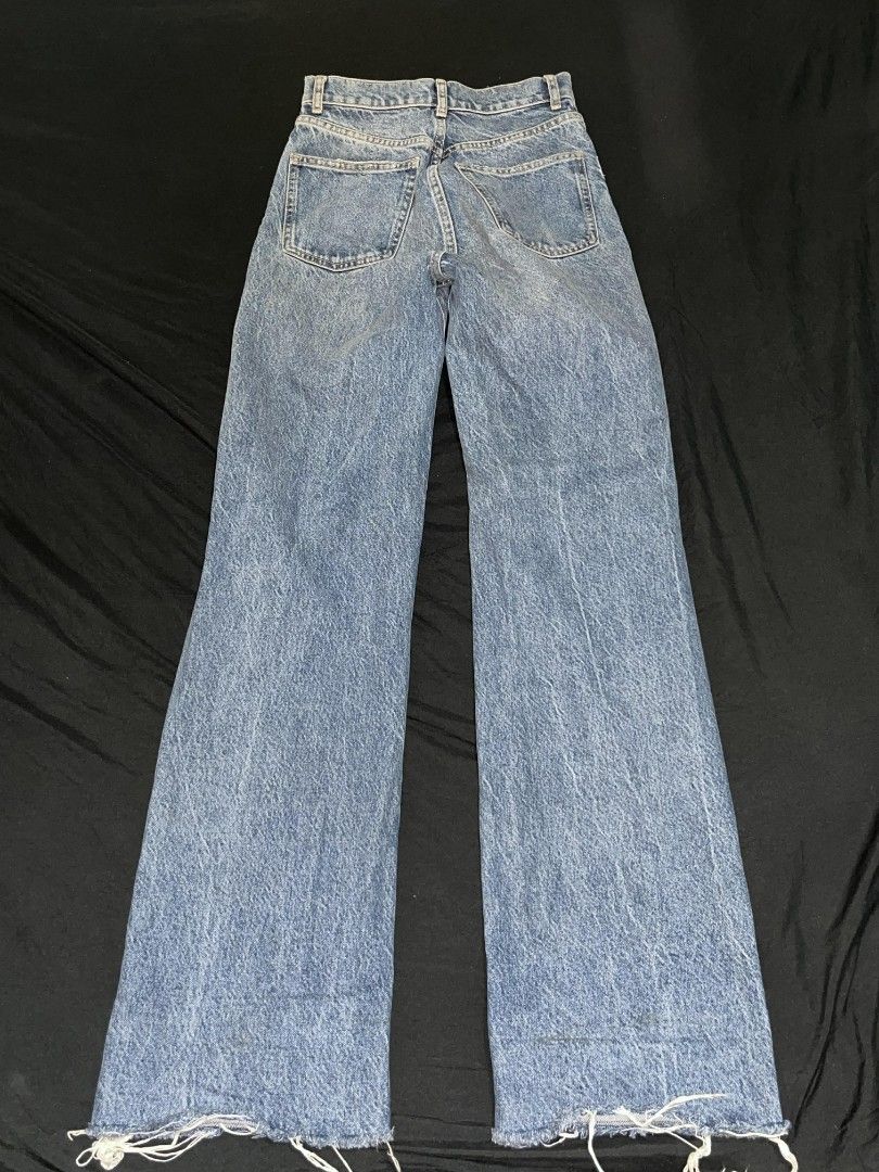 Zara Distressed Wide Leg Jeans (Category: Jeans) located in Caloocan City. Submitted by Paperseed (Listing ID 1426702156, Image 2). Description: negotiable.