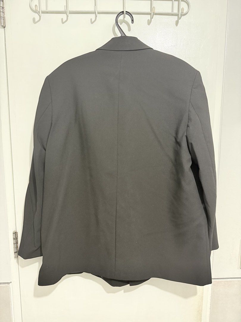 Zara Double-Breasted Blazer - Black - Size L (Category: Coats, Jackets and Outerwear) located in Taguig. Submitted by gabitems (Listing ID 1426727001, Image 3). Description: .