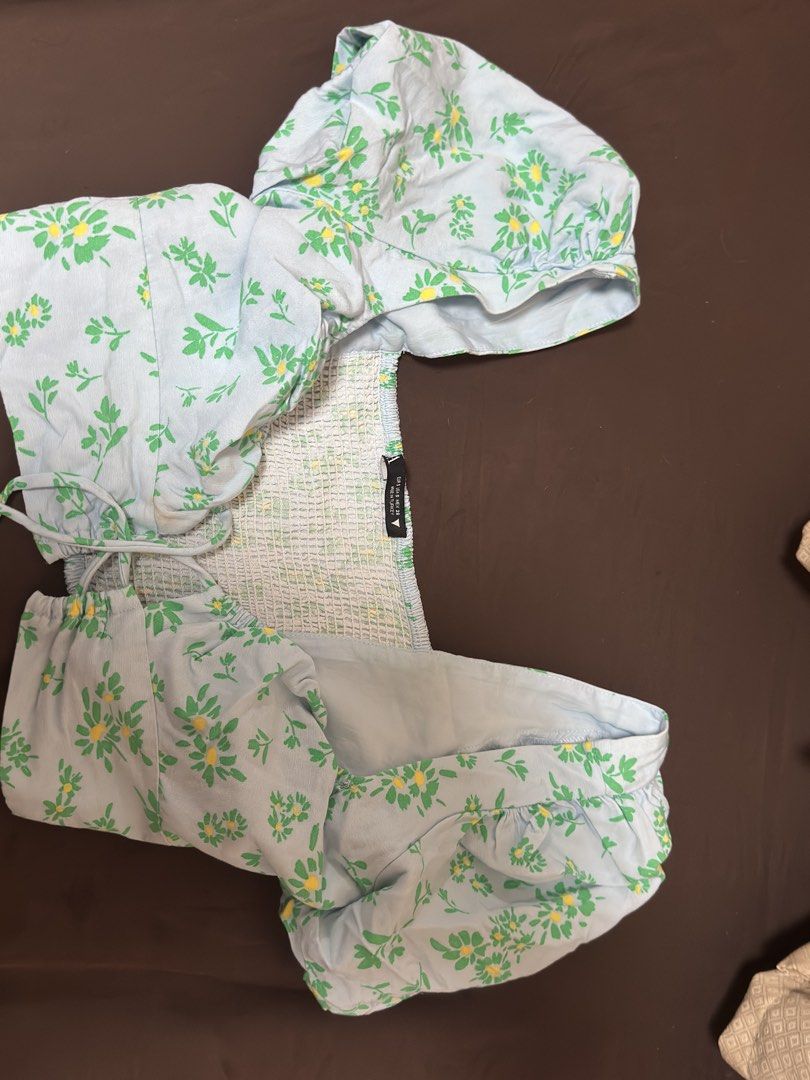 Zara Floral Crop Top (Category: Blouses) located in Guinayangan. Submitted by find_keepers_21 (Listing ID 1426705172, Image 3). Description: .