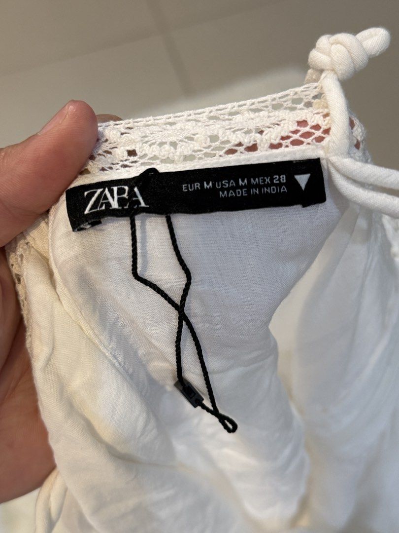 Zara Linen White Dress (Category: Dresses) located in Tanjay. Submitted by everythingcutefinds (Listing ID 1426602484, Image 2). Description: Medium on tag but runs small.