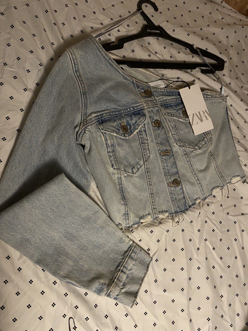 Zara One-Shoulder asymmetrical Denim top (Category: Coats, Jackets and Outerwear) located in Pasig City. Submitted by notosscammers (Listing ID 1426739350, Image 3). Description: - NEVER WORN!!! - No flaws rfs: it’s too big for me. I’m usually xs .