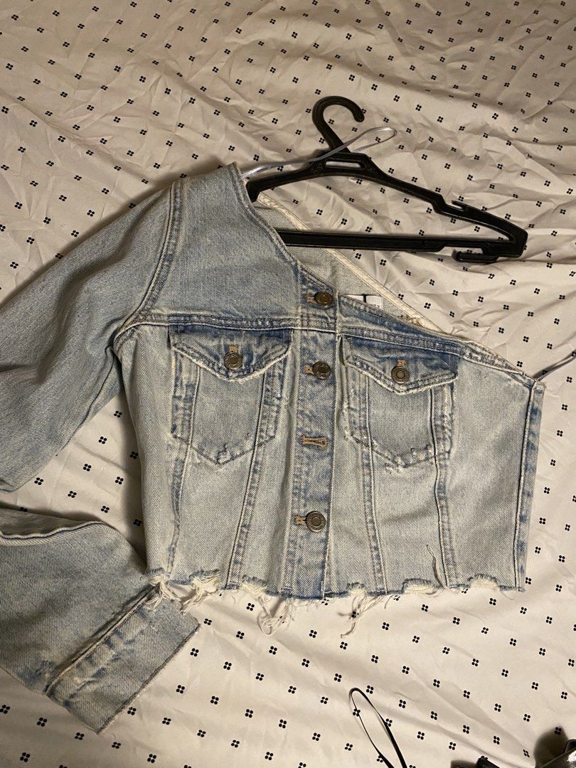 Zara One-Shoulder asymmetrical Denim top (Category: Coats, Jackets and Outerwear) located in Pasig City. Submitted by notosscammers (Listing ID 1426739350, Image 2). Description: - NEVER WORN!!! - No flaws rfs: it’s too big for me. I’m usually xs .