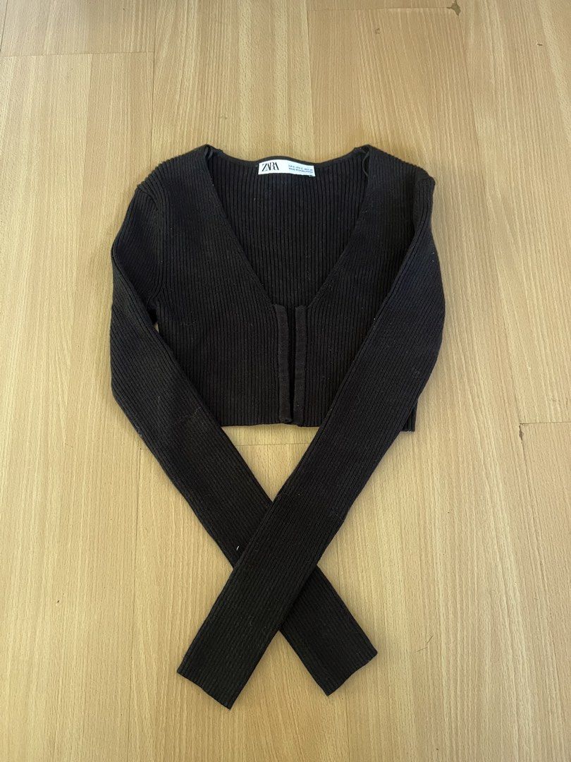 zara ribbed crop long sleeve top (Category: Longsleeves) located in Pasig City. Submitted by joolsforsale (Listing ID 1426646465, Image 1). Description: zara ribbed crop long sleeve size Small best fits xs frames .
