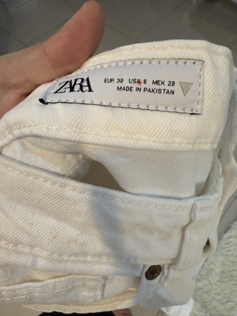 Zara White Wide Leg Jeans (Category: Jeans) located in Tanjay. Submitted by everythingcutefinds (Listing ID 1426603184, Image 3). Description: .