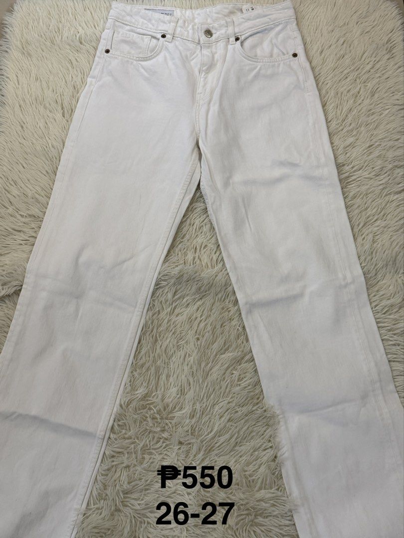Zara White Wide Leg Jeans (Category: Jeans) located in Tanjay. Submitted by everythingcutefinds (Listing ID 1426603184, Image 1). Description: .