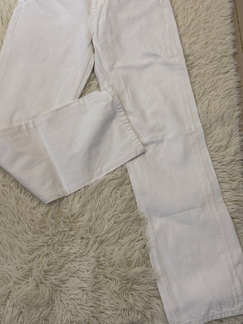 Zara White Wide Leg Jeans (Category: Jeans) located in Tanjay. Submitted by everythingcutefinds (Listing ID 1426603184, Image 2). Description: .