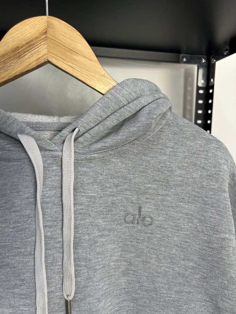 Alo hoodie (Category: Hoodies) located in Cavite. Submitted by arvinroderos (Listing ID 1426804774, Image 2). Description: Alo hoodie 23x24 boxy fit cut tags minor stains 650 sale 450.