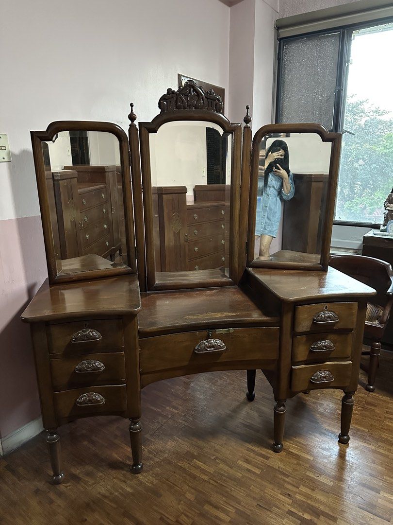 Antique Wooden Vanity Table with Tri-Fold Mirror (Category: Tables & Sets) located in Quezon City. Submitted by anjherga27 (Listing ID 1426816138, Image 1). Description: .