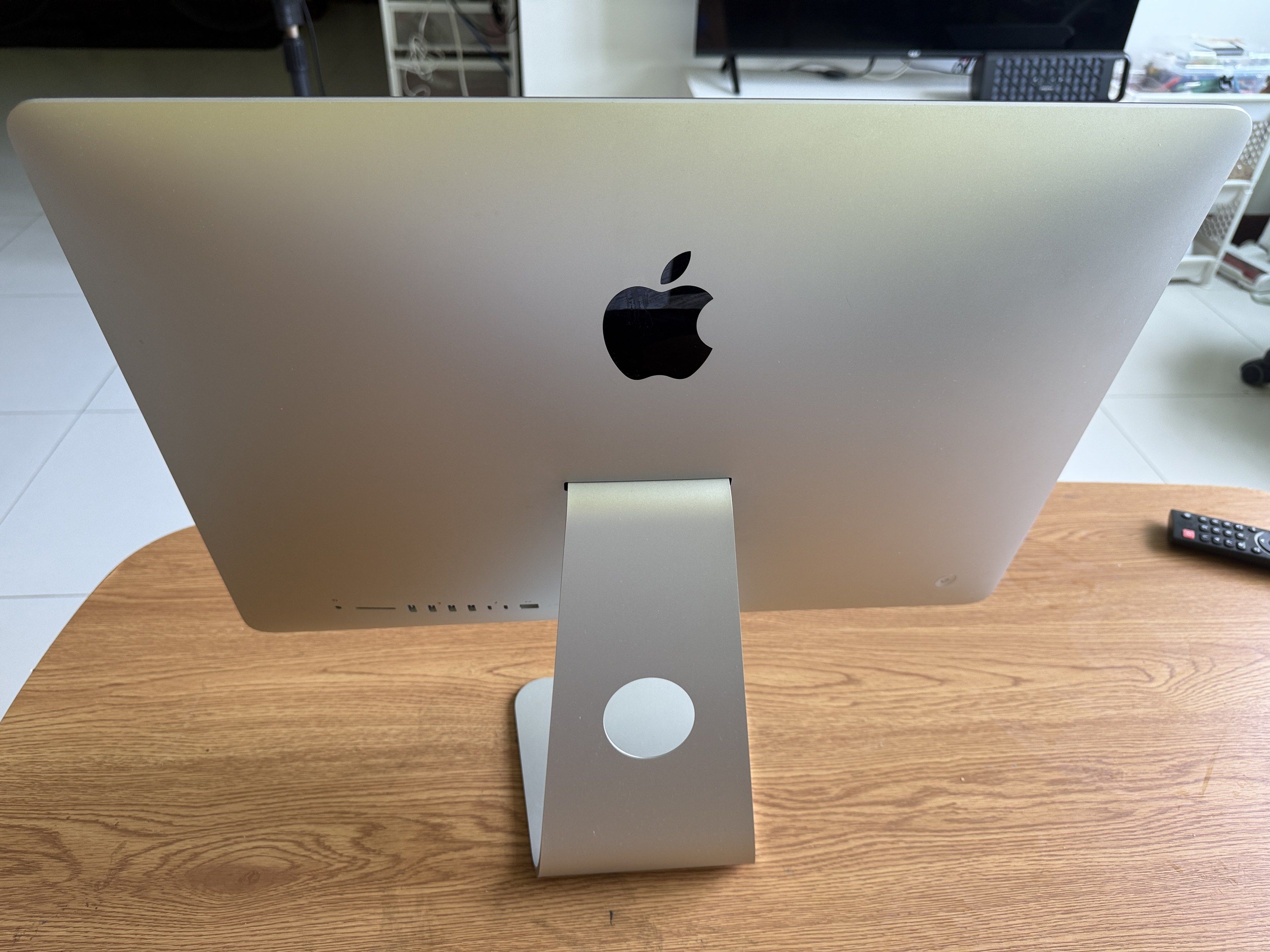 Apple iMac 21.5-inch (2017)413290395400949763