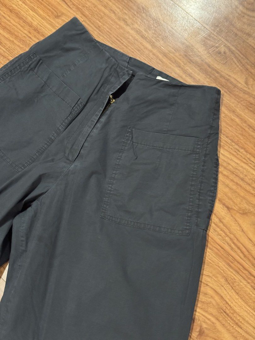 Araw Wide Leg Pants - Black (Category: Other Bottoms) located in Las Pinas. Submitted by ciaralu_95 (Listing ID 1426923122, Image 2). Description: RFS — doesnt fit me anymore 10/10 good conditon Slightly negotiable.