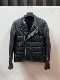 (Category: ) located in . Submitted by upstairsgarments (Listing ID 1426941270, Image 1). Description: .